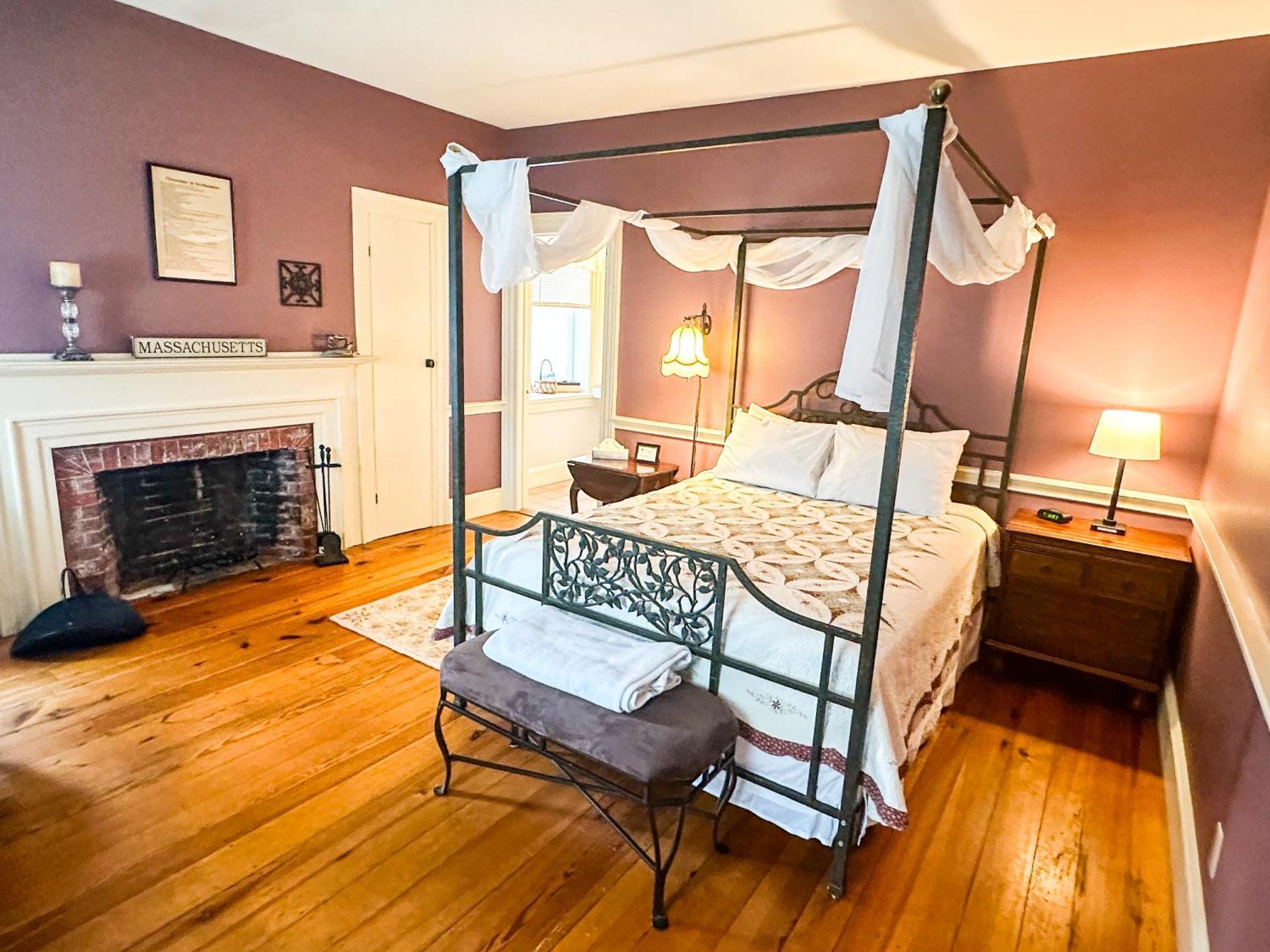 The Black Walnut Inn Amherst Exterior foto