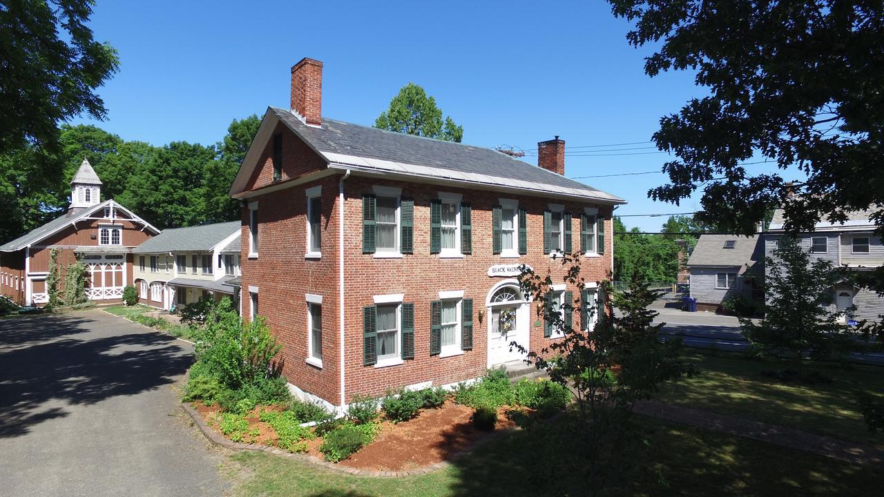 The Black Walnut Inn Amherst Exterior foto